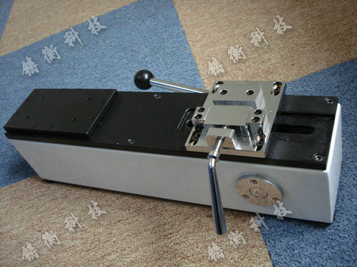 手動(dòng)臥式機(jī)臺(tái)